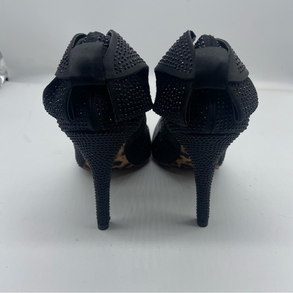 Betsey Johnson Carolina Black Satin Bow Leopard Bottom Pumps - Size 10M - Picture 4 of 6